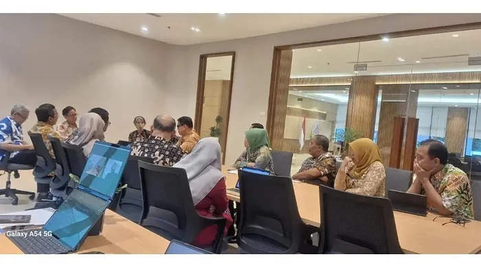 Foto-Rapat Pembahasan Pemerataan Distribusi Tenaga Kesehatan di wilayah Provinsi Jawa Tengah bersama Bapak Menteri Kesehatan Republik Indonesia-1